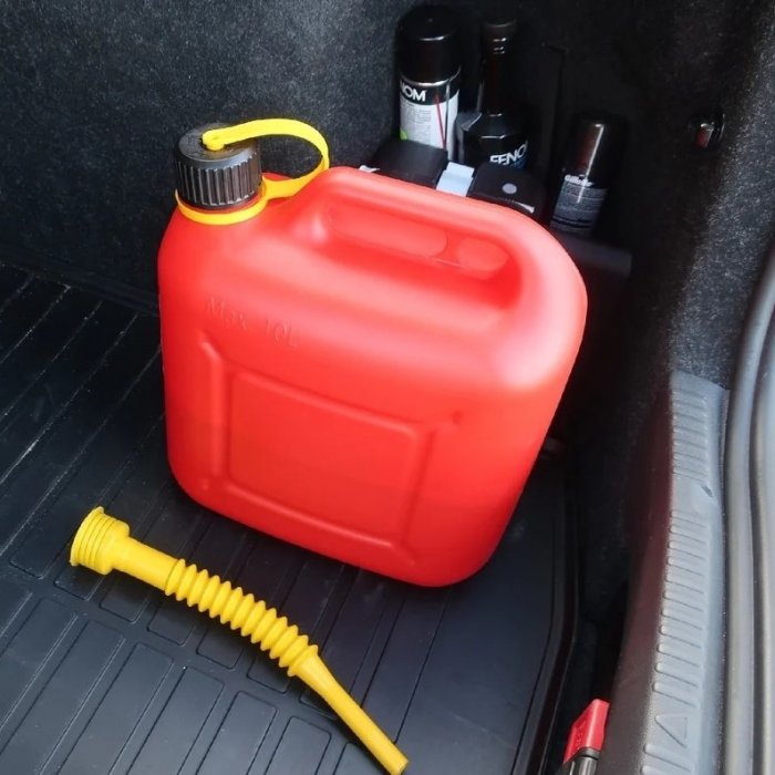 Можно ли хранить бензин в пластиковой канистре?